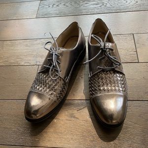 COLE HAAN Metallic Oxfords Gray Lace, On Trend Silver Metallic,  Size 11